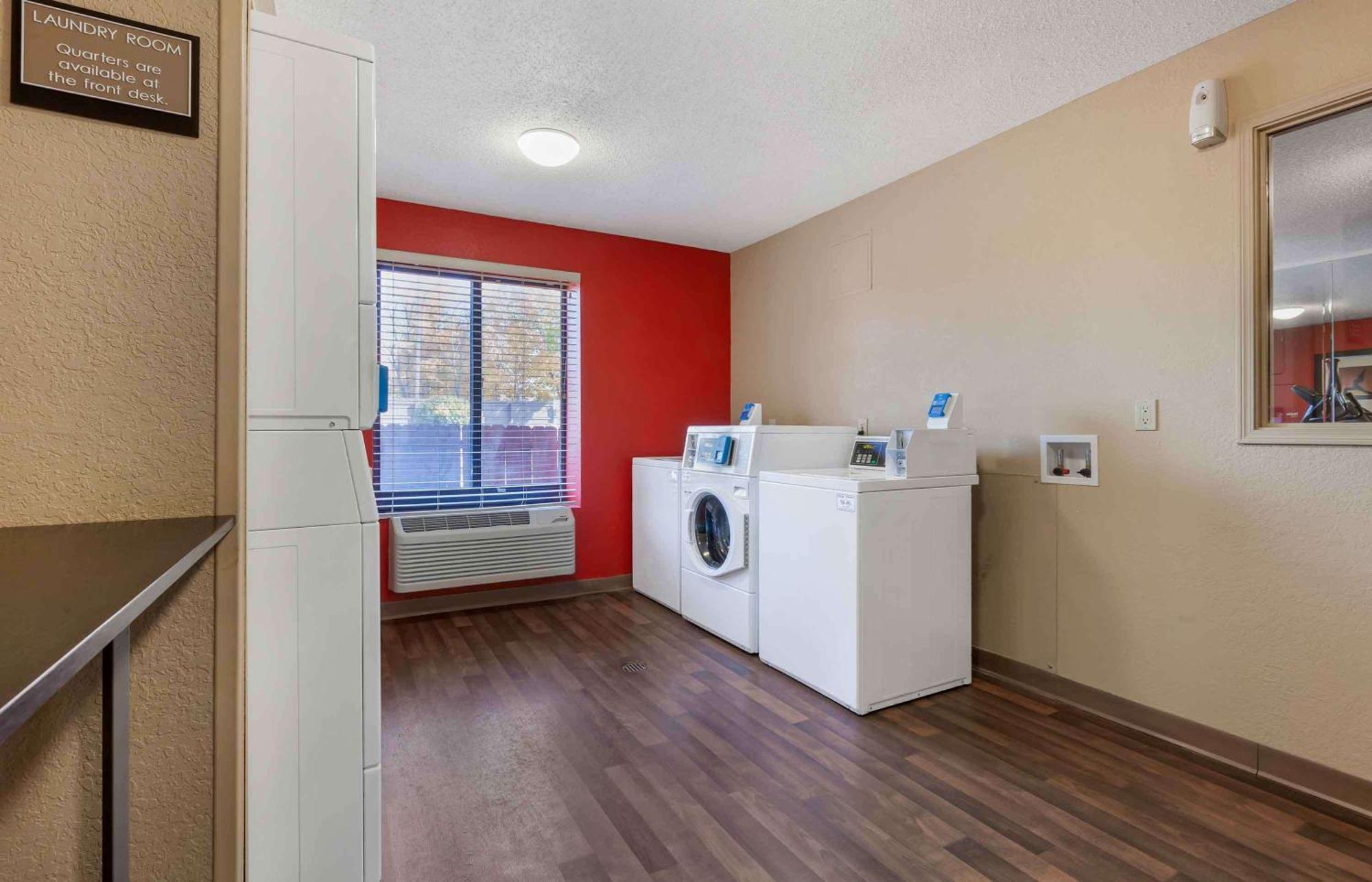 Extended Stay America Select Suites - Rockford - State Street Eksteriør billede