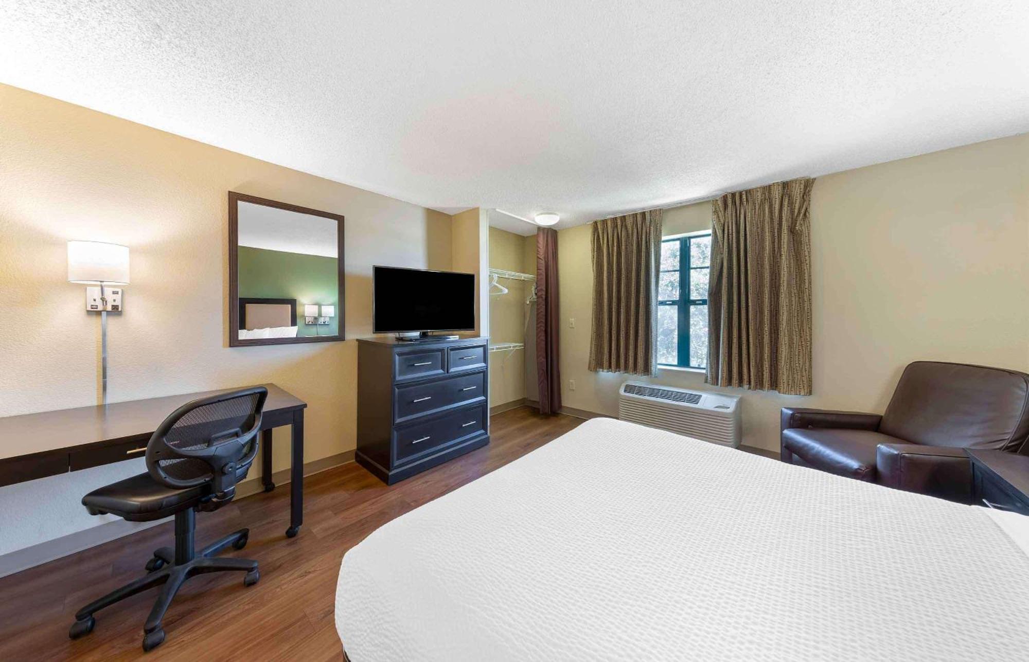 Extended Stay America Select Suites - Rockford - State Street Eksteriør billede